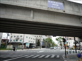 ここからJR高槻駅まで400m・阪急高槻市駅までも400m_t.jpg