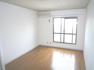 サンパレス山崎|洋室.jpg