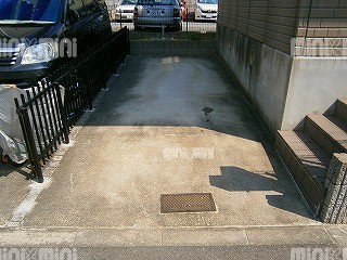 ルグランソシエS棟の駐車場
