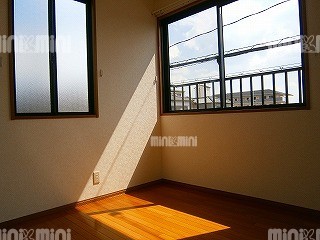 ルグランソシエS棟の洋室